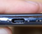 El ingeniero Ken Pillonel ha creado lo que él llama el primer iPhone del mundo con puerto USB-C. (Imagen: Ken Pillonel vía YouTube)