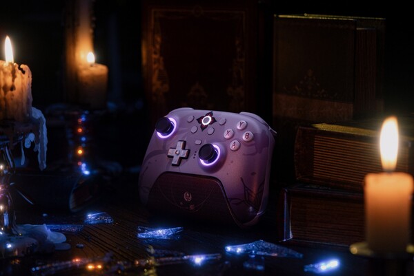 El mando inalámbrico 8BitDo Ultimate 2 (Honkai: Star Rail - Evernight) cuenta con anillos luminosos RGB. (Fuente de la imagen: 8BitDo)