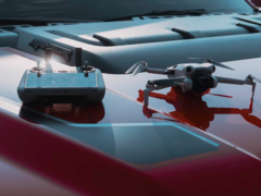 Los accesorios de la DJI Mini 5 Pro reflejarán probablemente el ecosistema de la Mini 4 Pro (en la imagen). (Fuente de la imagen: Othman Alghanmi en Unsplash)