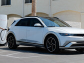 el Hyundai Ioniq 5 de 2025 puede conectarse directamente a los Supercargadores de Tesla (Fuente de la imagen: Hyundai)