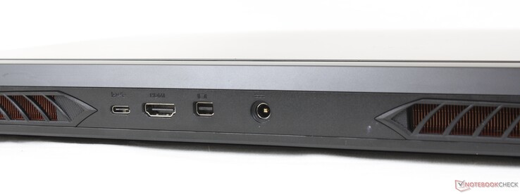 Parte trasera: USB-C 3.2 Gen. 2 con DisplayPort 1.4, HDMI 2.0, Mini DisplayPort 1.4, adaptador de CA