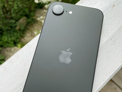 El iPhone 16e de Apple. (Fuente de la imagen: Notebookcheck/Manuel Masiero)