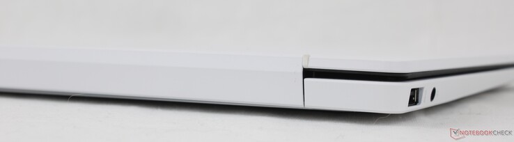 Trasera: Sin puertos