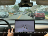 El modo de conducción autónoma completa de Tesla en acción (imagen: Fabian Luque/YouTube)
