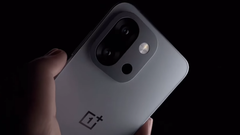 El OnePlus 13T, un teléfono insignia compacto lanzado a principios de este año. (Fuente de la imagen: OnePlus)