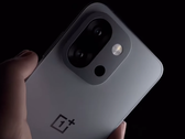 El OnePlus 13T, un teléfono insignia compacto lanzado a principios de este año. (Fuente de la imagen: OnePlus)