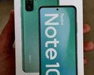 El Redmi Note 10 podría tener una pantalla AMOLED, según el embalaje filtrado. (Fuente de la imagen: @yabhishekhd)