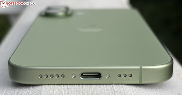 Parte inferior: altavoz, USB-C 2.0, micrófono