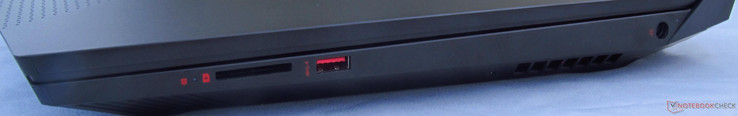 Derecha: lector de tarjetas SD, USB 3.0 (Gen 1) Type-A, toma de corriente