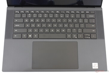 La disposición del teclado sigue siendo la misma que en el Precision 5540, pero el clickpad es ahora significativamente más grande (15,1 x 9 cm)