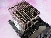 El NH-P1 de Noctua mantiene el Ryzen 9 7900 refrigerado sin hacer ruido. (Fuente de la imagen: Club386)