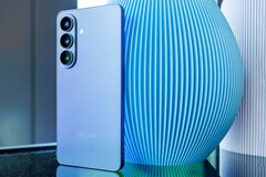 El iPhone 17 de Apple y el Galaxy S26 que aparece en la imagen se encuentran entre los beneficiarios de la tendencia de los smartphones de gama alta
