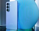 El iPhone 17 de Apple y el Galaxy S26 que aparece en la imagen se encuentran entre los beneficiarios de la tendencia de los smartphones de gama alta