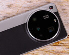 El Xiaomi 17 Ultra puede tener más en común visualmente con el resto de la serie Xiaomi 17 que el Xiaomi 15 Ultra fotografiado. (Fuente de la imagen: Notebookcheck)