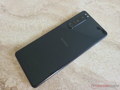El Xperia 5 III es uno de los últimos smartphones de Sony en recibir Android 13. (Fuente de la imagen: NotebookCheck)