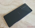 El Xperia 5 III es uno de los últimos smartphones de Sony en recibir Android 13. (Fuente de la imagen: NotebookCheck)