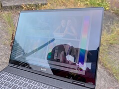 Al aire libre bajo un nublado brillante