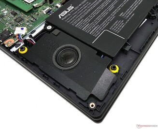 El VivoBook 15X tiene altavoces estéreo en la parte inferior