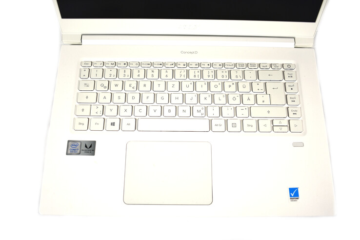 área de teclado Acer ConceptD CN515-51