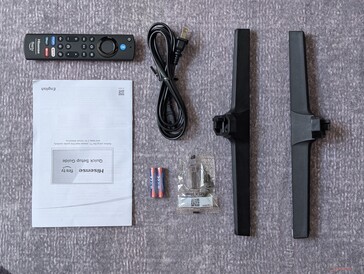 Todos los accesorios incluidos. Aunque el mando a distancia funciona bien, el cable de alimentación de CA es relativamente corto, ya que solo mide lo mismo que el ancho del televisor