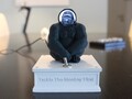 Gracias a la tecnología moderna y a Raspberry Pi, un gorila impreso en 3D puede recitar a Shakespeare sobre un pedestal (Imagen: YamS1)