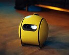 Samsung Ballie es a la vez una cámara de seguridad móvil y un proyector.