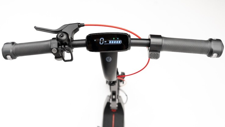 El patinete eléctrico Segway E3 Go viene con luces laterales, un timbre y una pantalla de 2.8