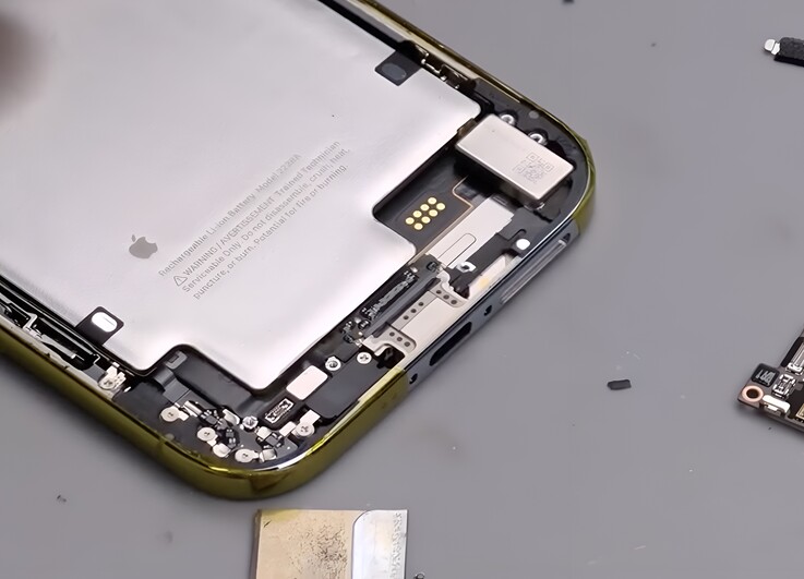 Hacer sitio para una ranura SIM física no fue tarea fácil.