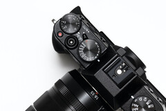 Una de las principales características de la Fujifilm X-T10 es su cuerpo de magnesio. (Fuente de la imagen: Math on Unsplash)