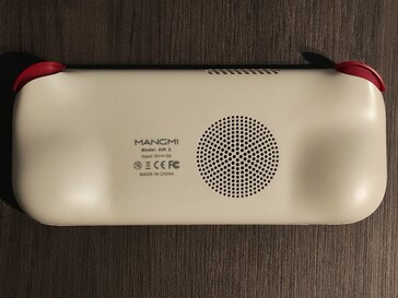 Se incluye un ventilador integrado, aunque es claramente audible cuando no se reproduce audio (Fuente de la imagen: Notebookcheck)