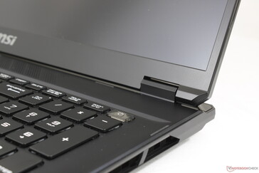 La rigidez de las bisagras es decente pero podría haber sido más fuerte para el tamaño