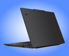 El último modelo ThinkPad X13 de Lenovo mide 299 x 207 x 9,85~13,35 mm.