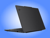 El último modelo ThinkPad X13 de Lenovo mide 299 x 207 x 9,85~13,35 mm.