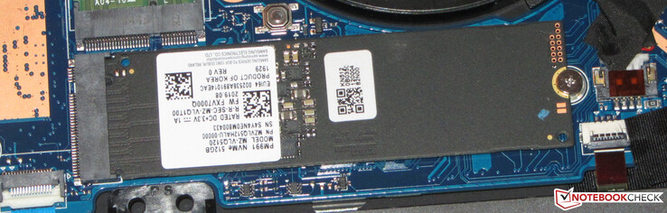 Un SSD sirve como unidad del sistema.