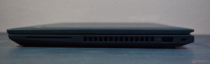 derecha: Tarjeta inteligente, USB A 3.2 Gen 1, ranura de bloqueo Kensington