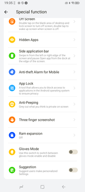 Una gran cantidad de funciones adicionales. (Fuente de la imagen: Sergey Tarasov - Notebookcheck)
