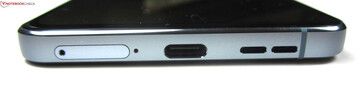 Parte inferior: Ranura SIM, micrófono, USB-C 2.0, altavoces
