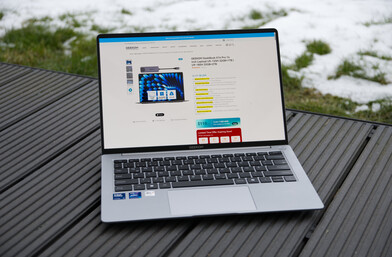 GeekBook X14 Pro - uso en exteriores bajo cielos nublados