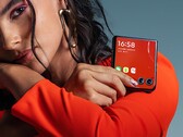 El Razr 50 Ultra se parece muchísimo a su predecesor. (Fuente de la imagen: Motorola)