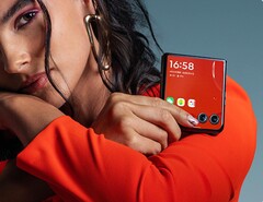 El Razr 50 Ultra se parece muchísimo a su predecesor. (Fuente de la imagen: Motorola)