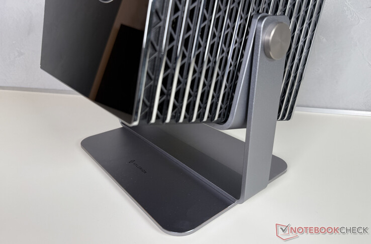 El soporte de mesa cardán disponible opcionalmente permite una alineación especialmente sencilla