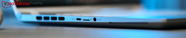 Izquierda: USB-C 3.2 Gen2, microSD, auriculares