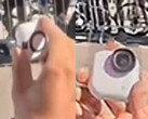 La supuesta Insta360 Go 4S en uso en público. (Fuente de la imagen: vía Igor Bogdanov)