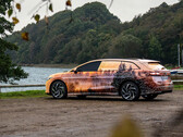 El ID.7 Tourer presenta muchos de los mismos rasgos de estilo que el ID.7 normal, pero con el mayor espacio de maletero típico de una ranchera. (Fuente de la imagen: Volkswagen)