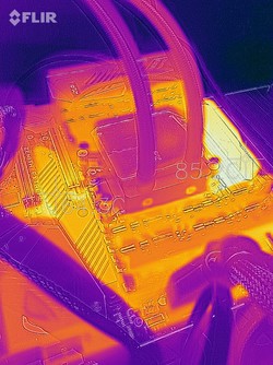 Un mapa de calor del enfriador Enermax Liqtech 240 durante una prueba de esfuerzo con el procesador funcionando a 4.1 GHz.