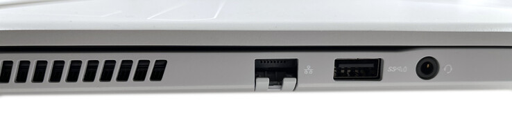 Izquierda: ranura para cable de seguridad (fuera del área de la imagen), puerto Ethernet de 2,5 Gb/s, USB 3.1 Gen. 1 con PowerShare, conector de audio combinado