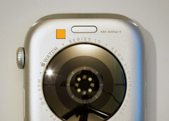 Unas fotos recientes muestran supuestamente un prototipo del Apple Watch Series 10 con un sensor adicional. (Fuente de la imagen: @StellaFudge)