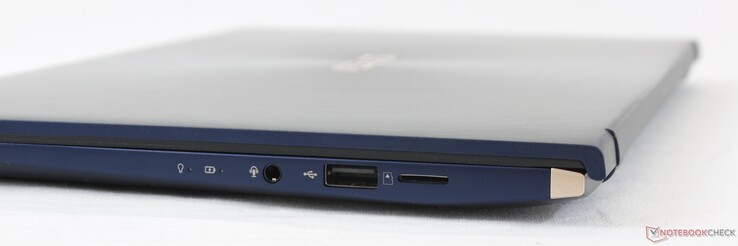 Derecha: Audio combo de 3.5 mm, USB-A 2.0, lector de MicroSD