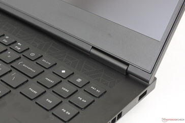 El diseño visual general tiene mucho en común con el Envy 16 plateado