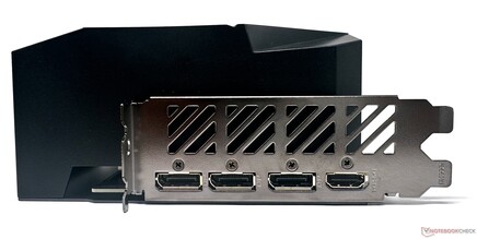 Aorus GeForce RTX 4070 Ti Master - Puertos: 3x salida DisplayPort 1.4a, 1x salida HDMI 2.1